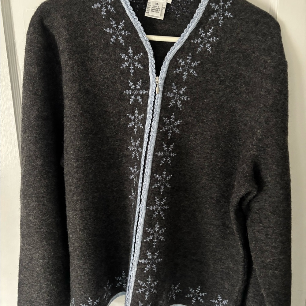 Talbots Gray Cardigan with Snowflake Pattern - Picture 5 of 5